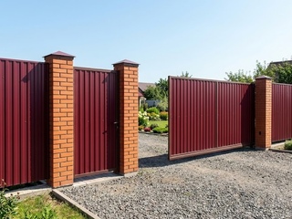Профлист С20 0.5 мм RAL 3005 Красное Вино Двухсторонний 1 - в «Монолит-Металлопрокат».
